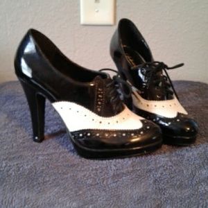 Women's Oxford Spector heels